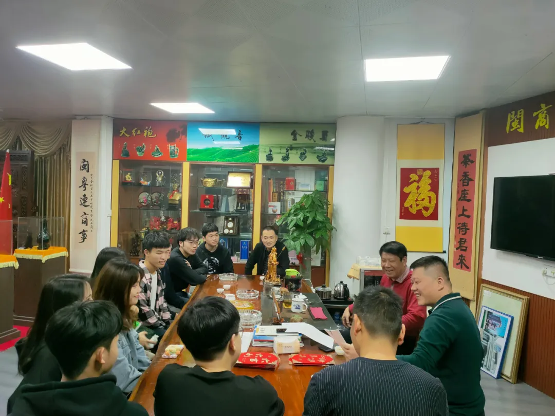 茂名市福建商会为10名大学生颁发助学金