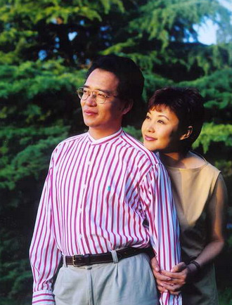 乒乓球解说员刘伟丈夫是谁(蔡猛与徐笑梅：一对央视恩爱了30年的夫妻，风光背后也有艰辛)