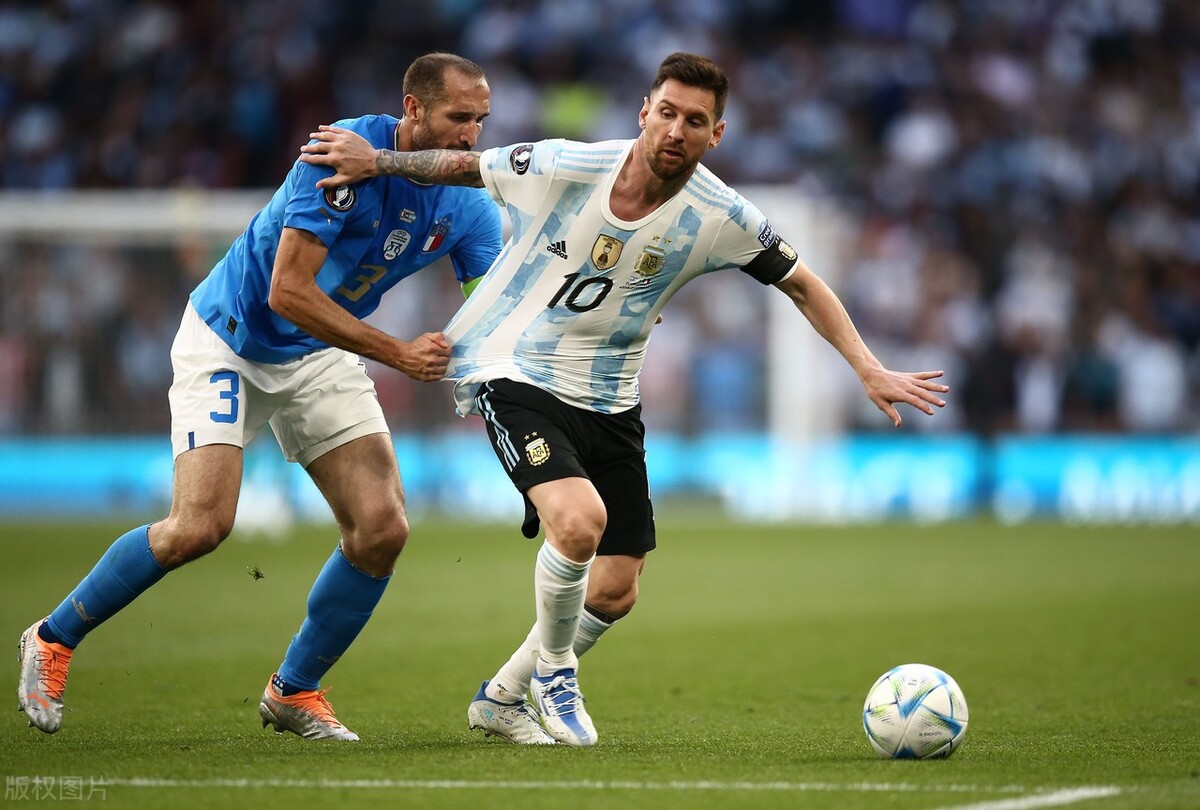 南美和欧洲谁的足球更强(争议！南美冠军大胜欧洲冠军，所以其实南美足球更加先进？)