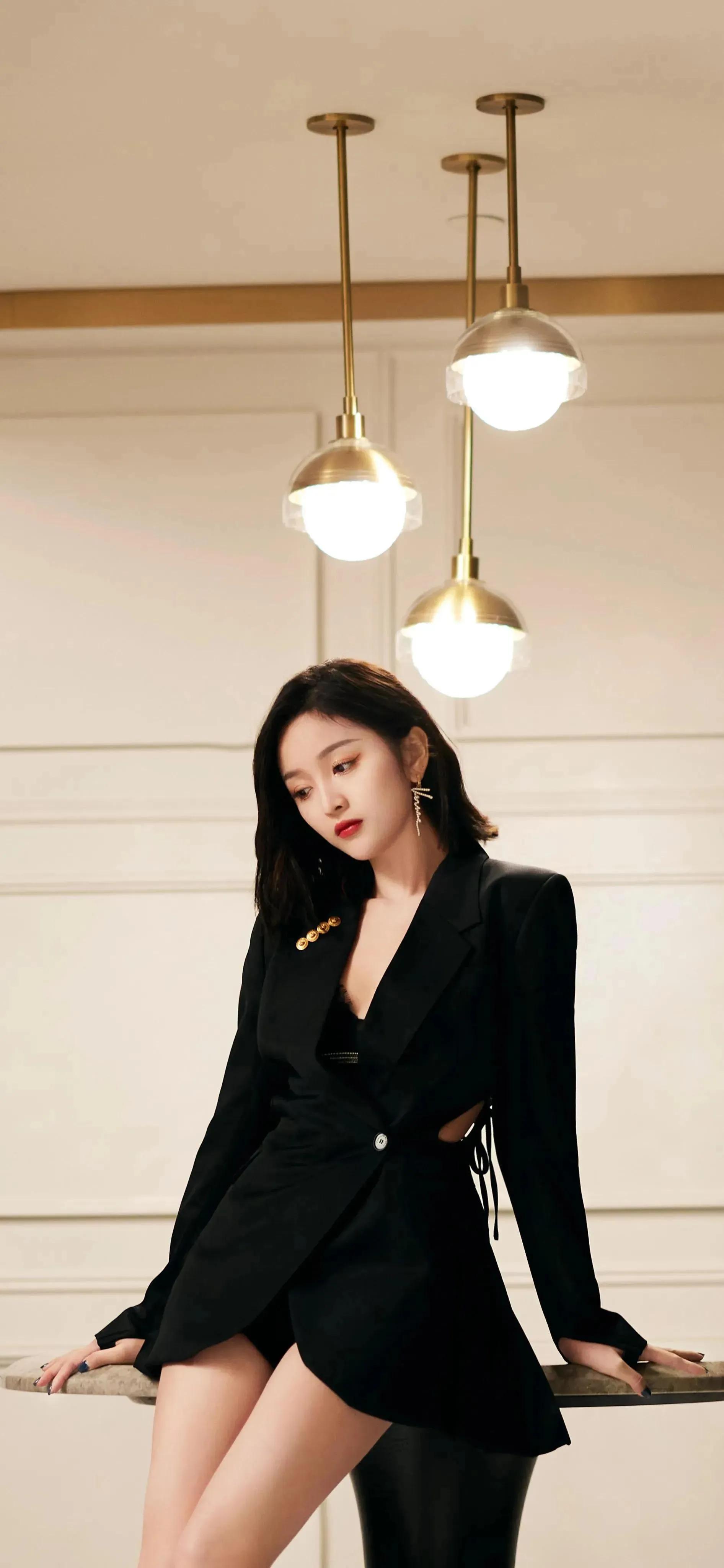 张天爱、杨幂杂志大片，清纯唯美，炫彩多姿