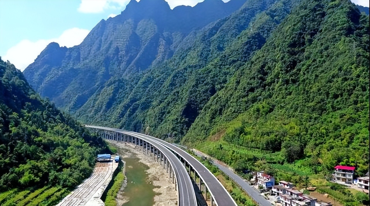 广西建一条加密高速，分担汕昆高速宜柳段车流量，长115.052公里