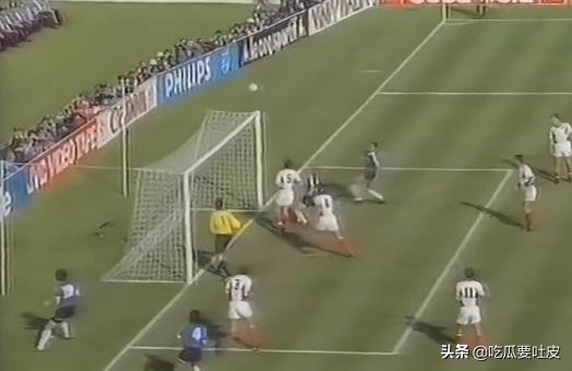 世界杯几张黄牌一个点球(1990年世界杯1/4决赛，巨星先后错失点球，戈耶切亚显神威)