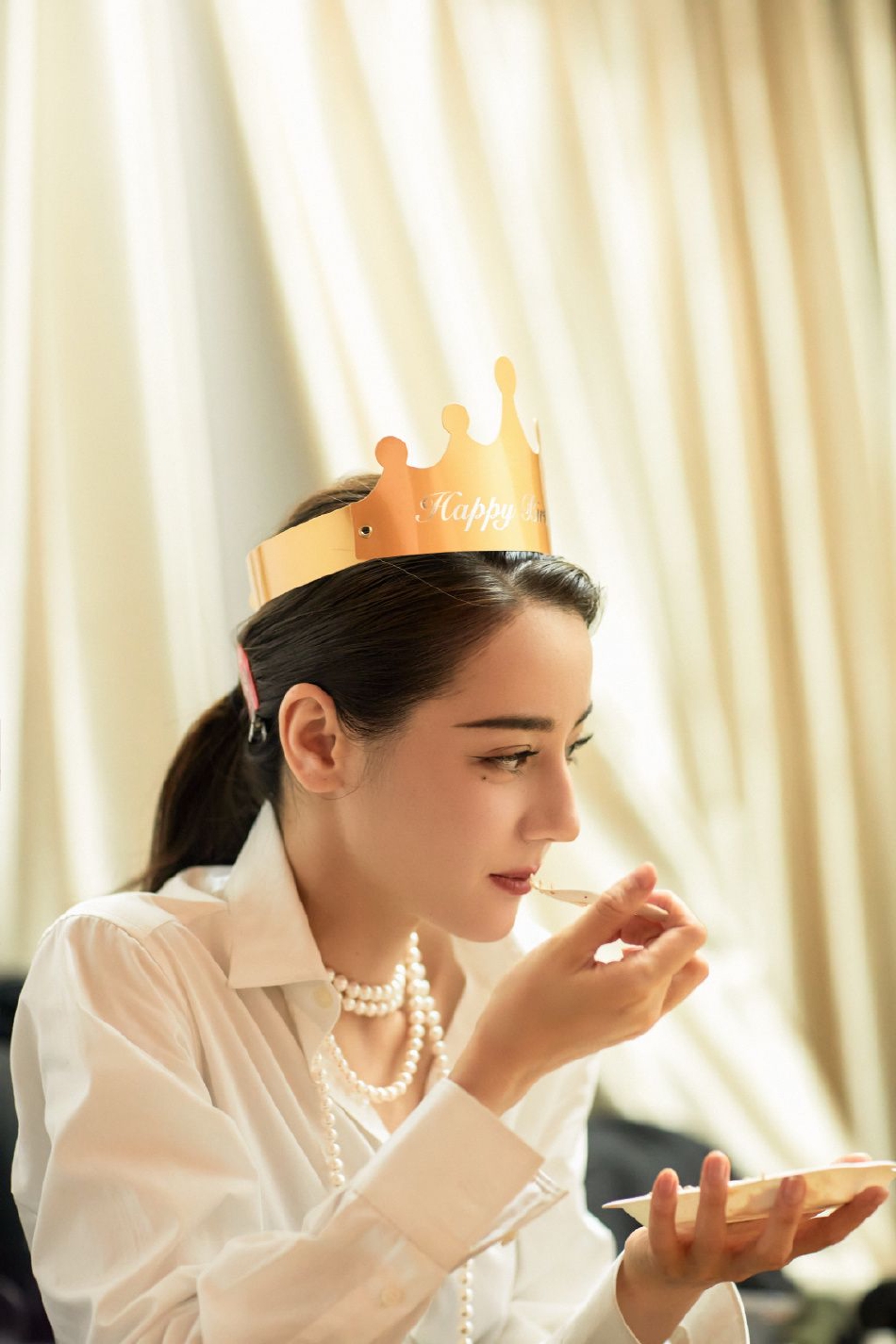 迪丽热巴过完2022年生日之后，娱乐圈又多了一位年过三十的少女