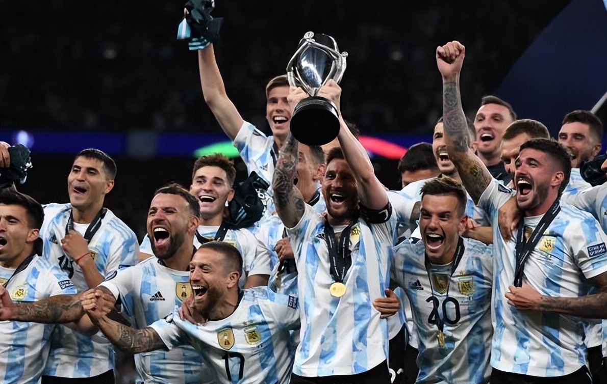 3-0夺冠！梅西被队友高抛庆祝，阿根廷近35年面对意大利没输过