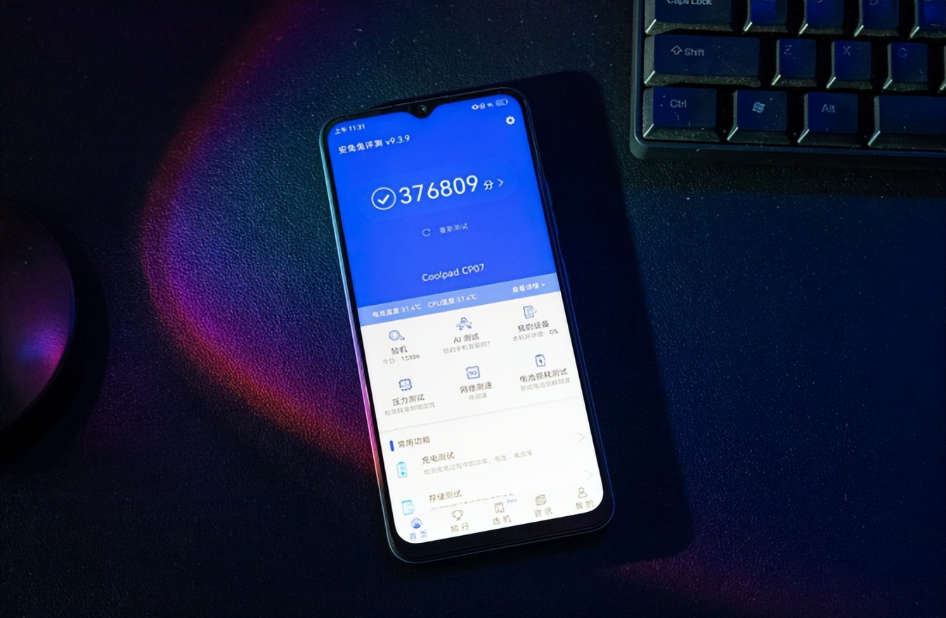 苹果小米开启价格战，部分机型“大跳水”，酷派新机成618人气王