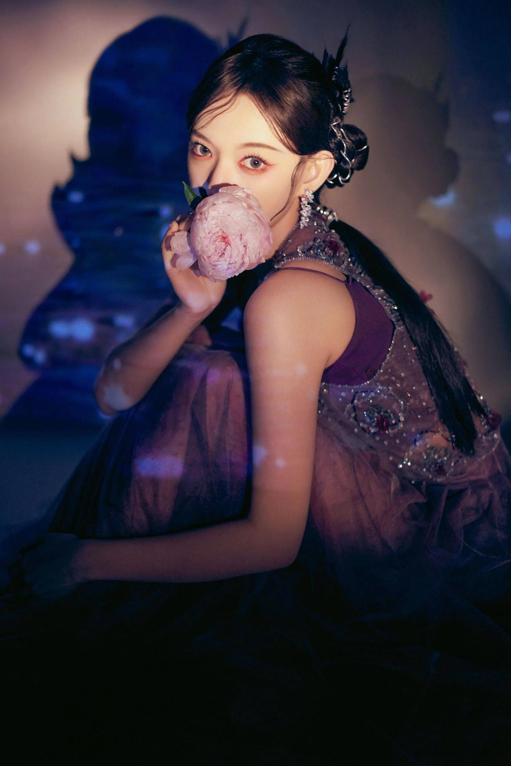 程潇长裙优美舞台照