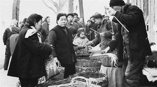 1977年，一女会计贪污4万包养7个情夫，最终被情夫举报枪毙