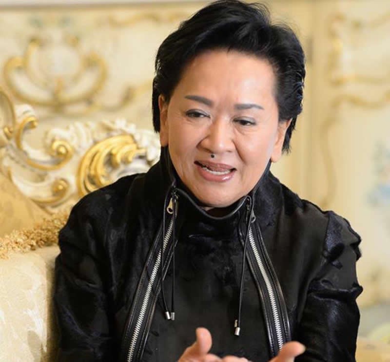 洪金梅：为嫁豪门，她穿了30年塑身衣，丈夫死后却只给她一块钱