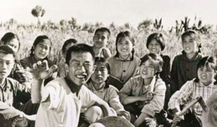 20岁重庆知青娶31岁带4娃寡妇，放弃返乡留山沟，婚姻幸福美满