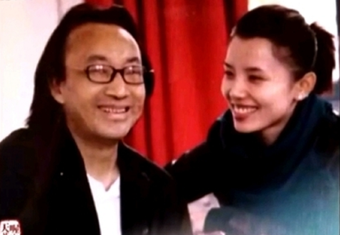 知名演员李佳璇：导演丈夫去世8年，与狗为伴，她的痴情让人泪目