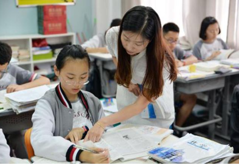 教师群体迎来“好消息”，工资终于要涨了，3类教师优势较大