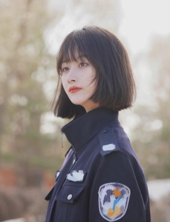 吉林一高校美女警花火了，又美又煞，网友：行走的“招生简章”