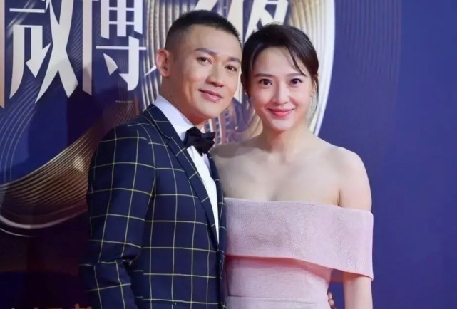 聂远老婆居然这么美!一袭露肩裙穿出公主范,难怪老公不让露面