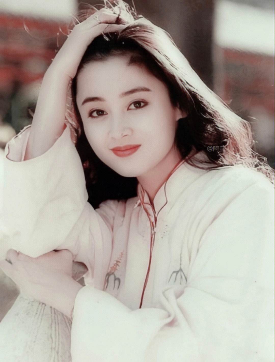 逼宫倪萍,打脸成龙踢杨幂出京圈,"知三当三"的陈红凭什么?