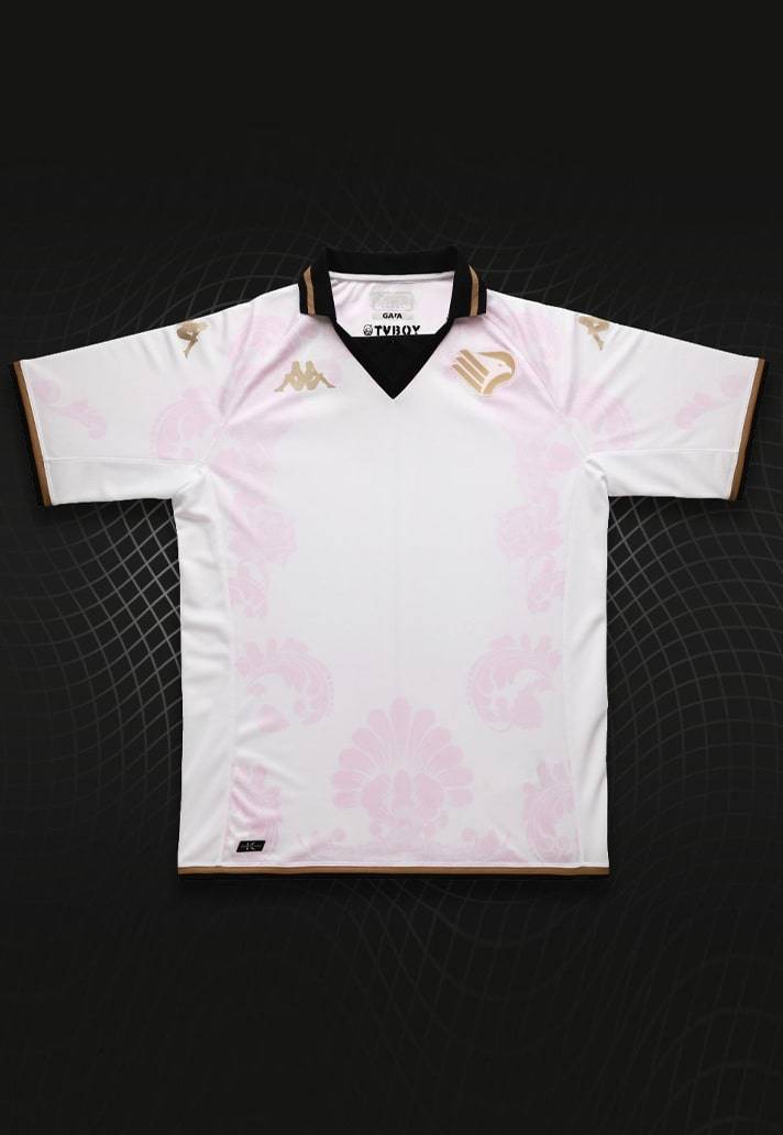 世界上最好的足球队服（本赛季哪支球队的三套球衣设计水平最高？这十大球队走在时尚前沿）