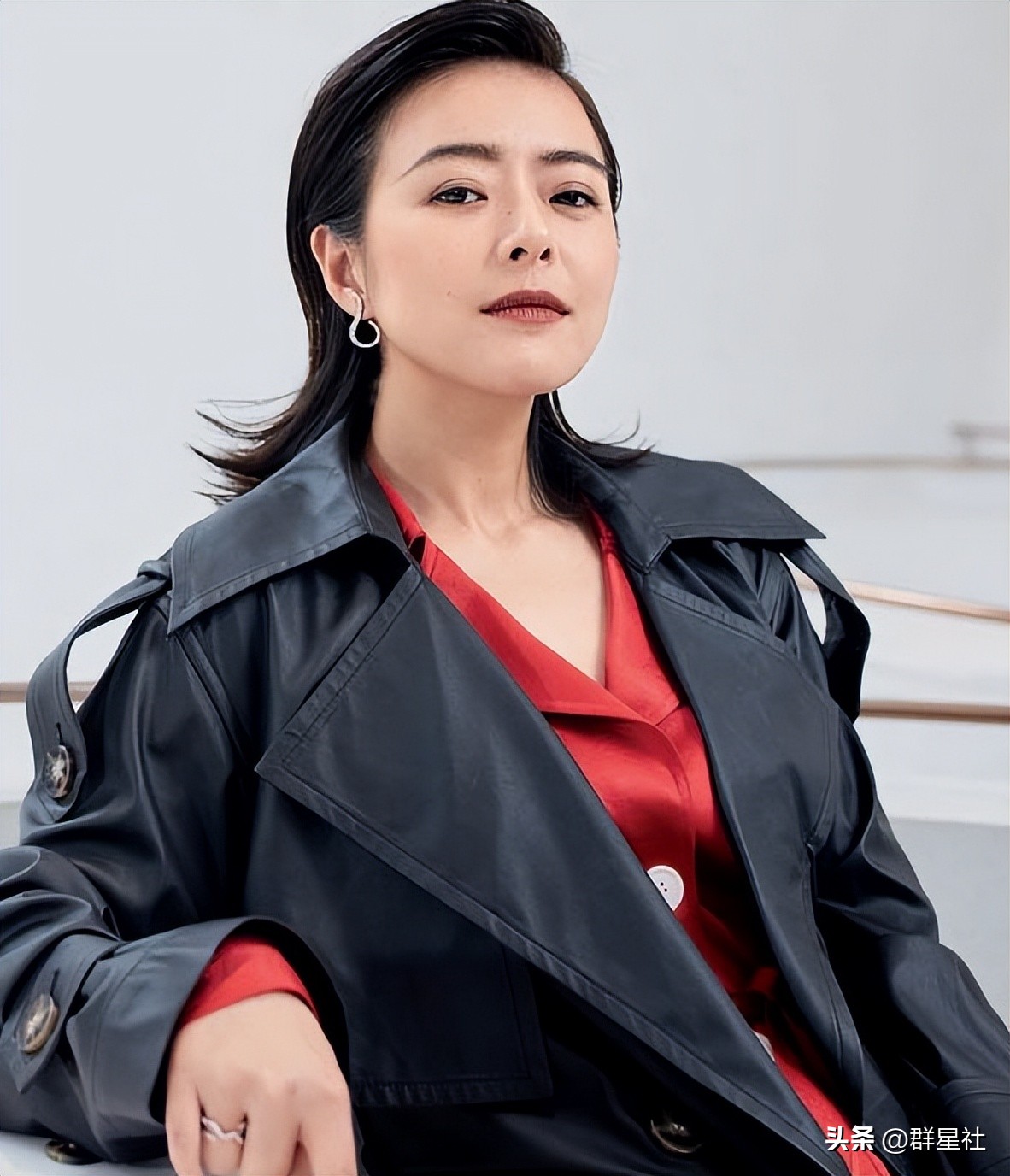 东方卫视陈辰:与程雷相爱7年,低调嫁歌唱家余笛,43岁生活幸福