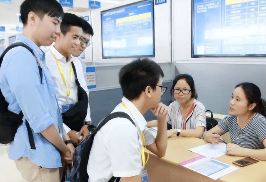 女大学生只用4分钟，解出高考数学“压轴题”，网友却说不意外