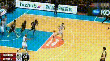 邓华德上海男篮（2010年李根赛前和对手单挑被邓华德痛骂！离队之后状态如开挂一般）