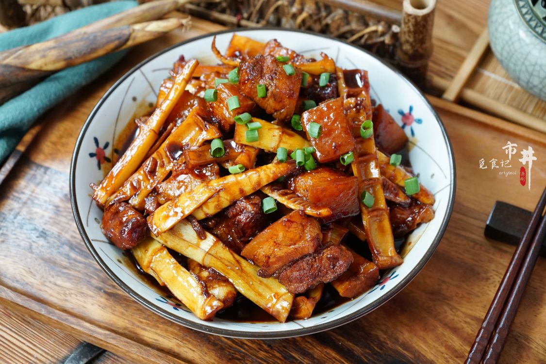 春天，菜市場碰上它別放過，和五花肉燜一鍋，味道真是香得厲害