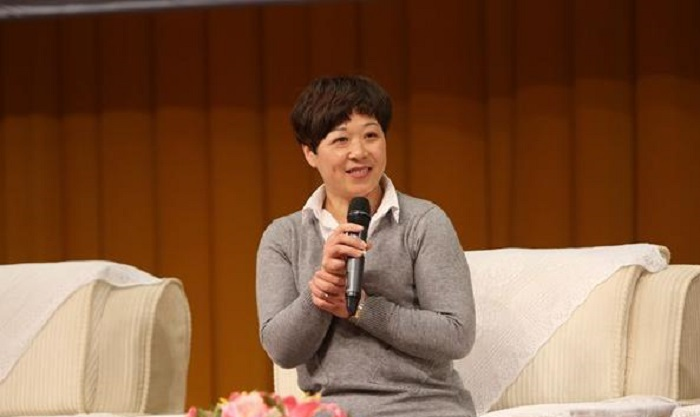 1993年，浙江大姐给落难少年10块钱，少年寻她20年，拿100万报恩