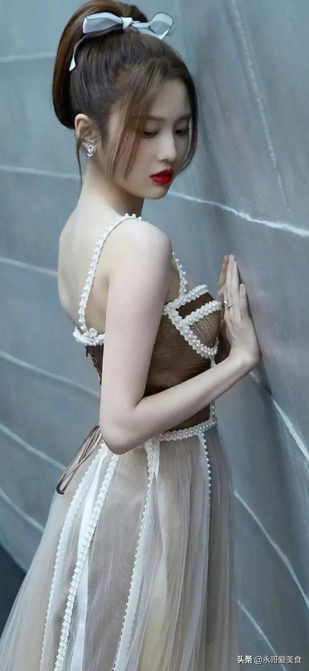 张慧雯，北舞美女演员，清新脱俗，靓丽迷人