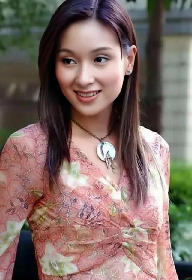 杨恭如：一手好牌亲自打烂，48岁未婚，她到底在追求什么？