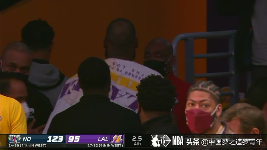 nba为什么不能刷分(28日NBA最大的争议：詹姆斯垃圾时间刷分，疑似被队友联手做掉)