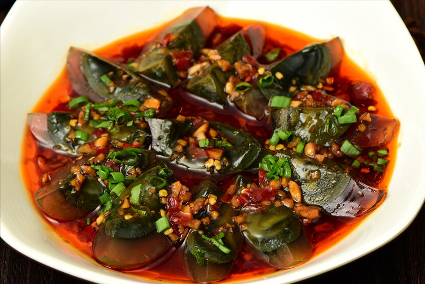 凉拌皮蛋，调料是关键，切记多放3味料，不腥不发涩，鲜美好吃