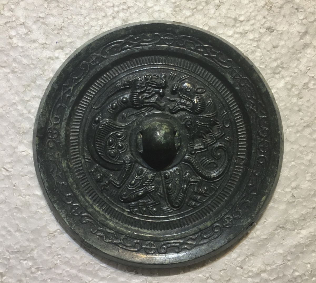 含有“虎”字的古詩詞名句各一句？