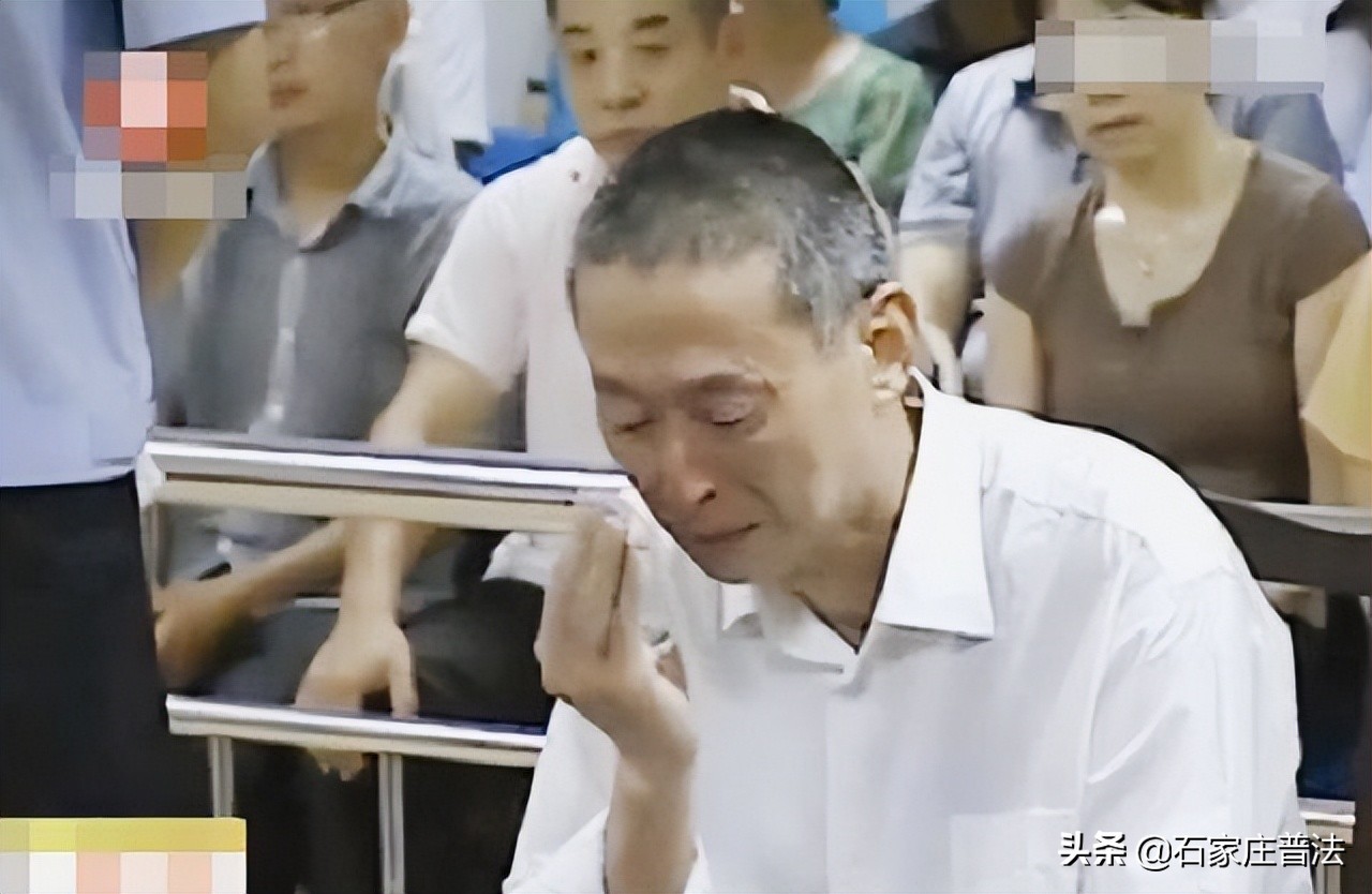 妻子惨死家中，丈夫被判无期，19年后再次开庭，改判无罪！真凶身份水落石出，直言：对其美貌垂诞！