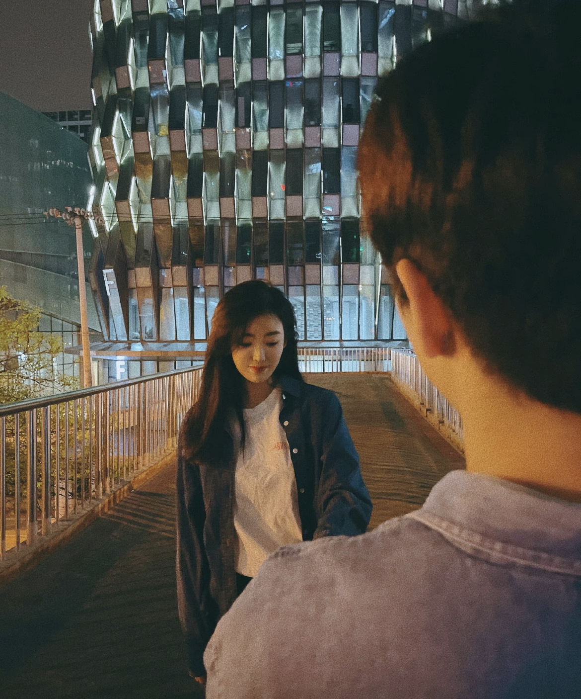 “名花有主CP”好甜蜜，一家三口出游画面温馨，冯雨的选择太明智