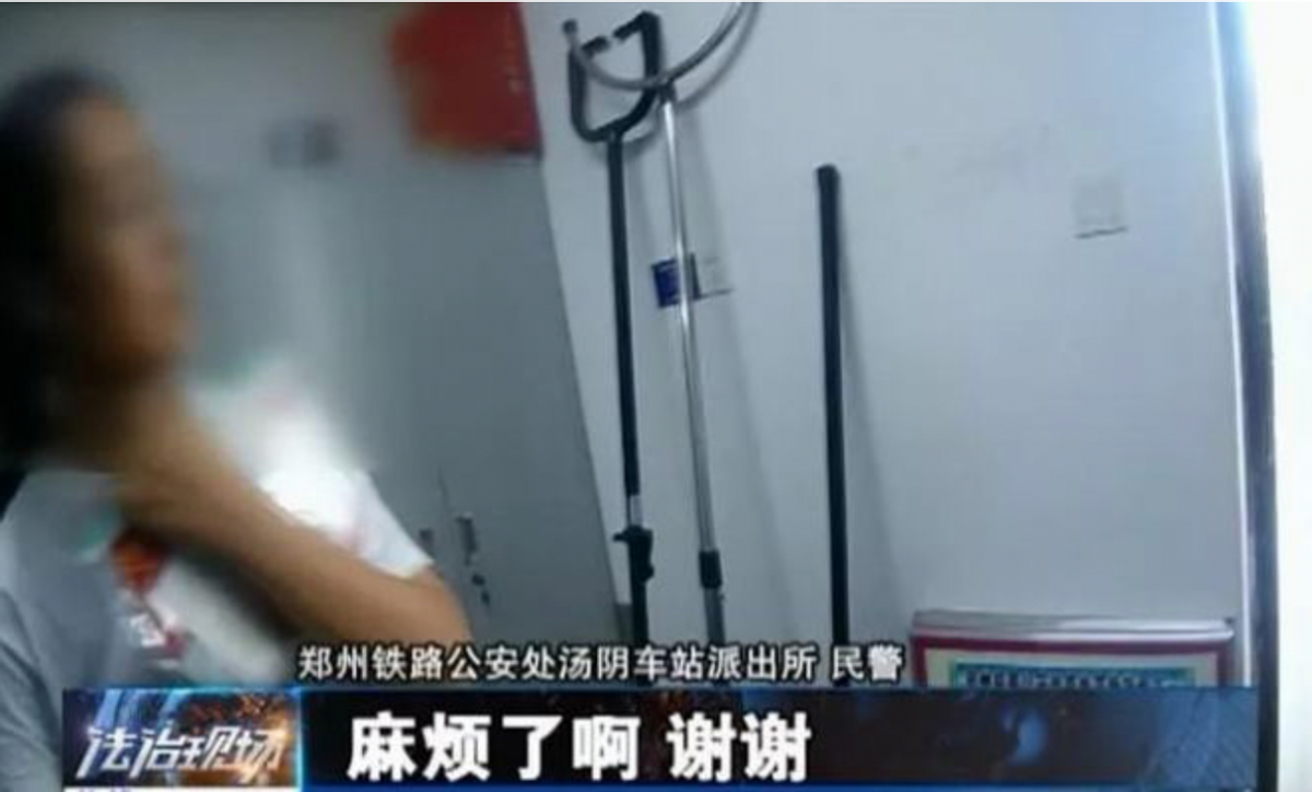 19年女孩火车上丢失录取通知书，民工大叔辗转送回，却得一句质问