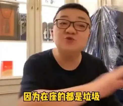 徐亮足球(继称国足该喷后，徐亮又炮轰：国足主帅不喜欢我的庆祝动作弃用我)