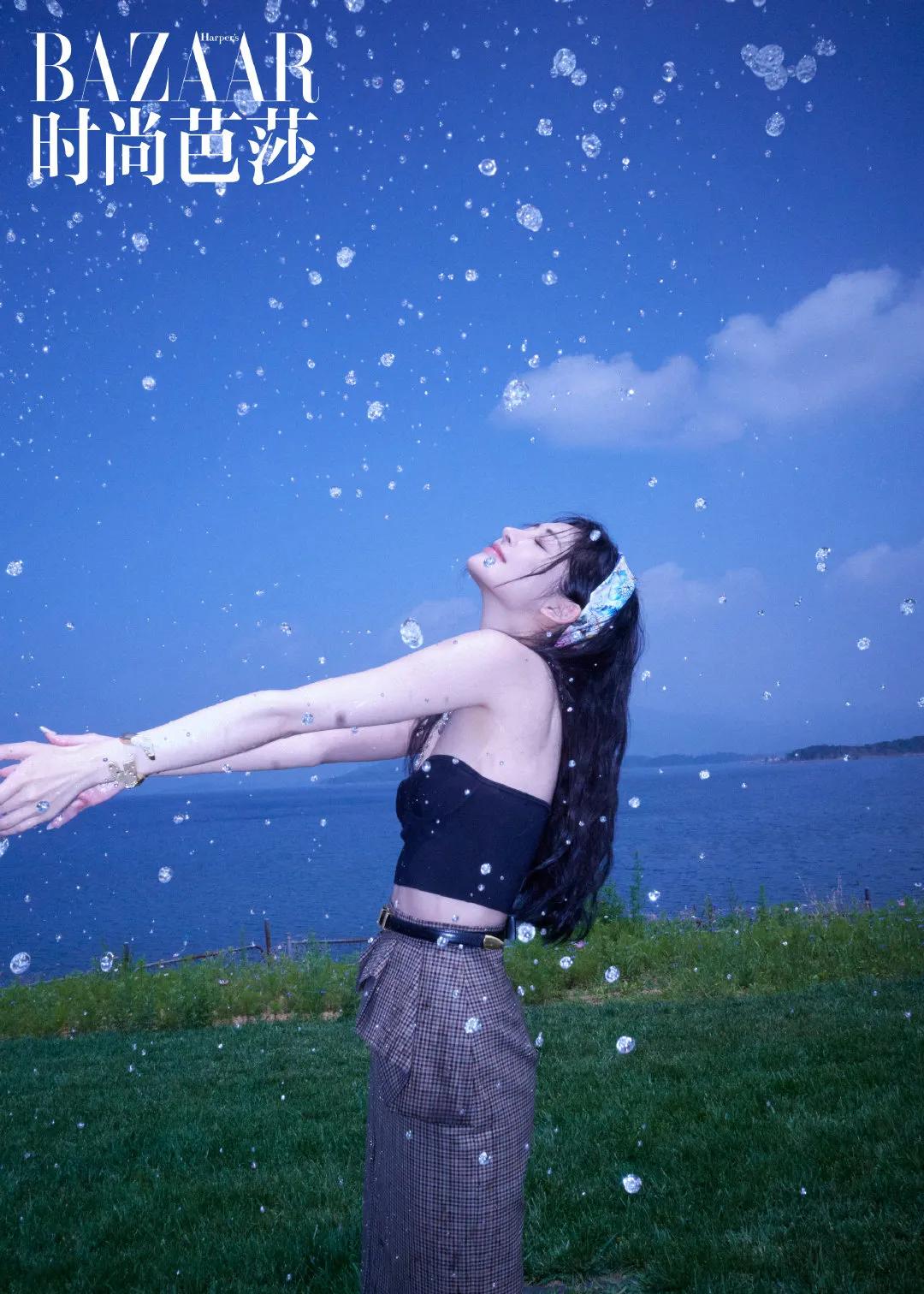 陈都灵周洁琼盛夏听雨芭莎大片