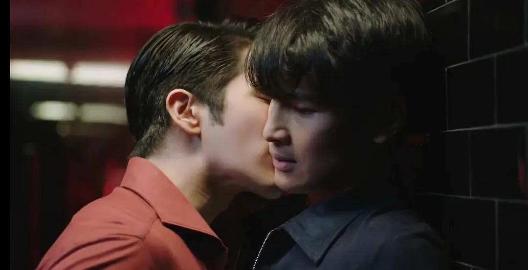 《黑帮少爷爱上我》少爷爱得深沉又卑微