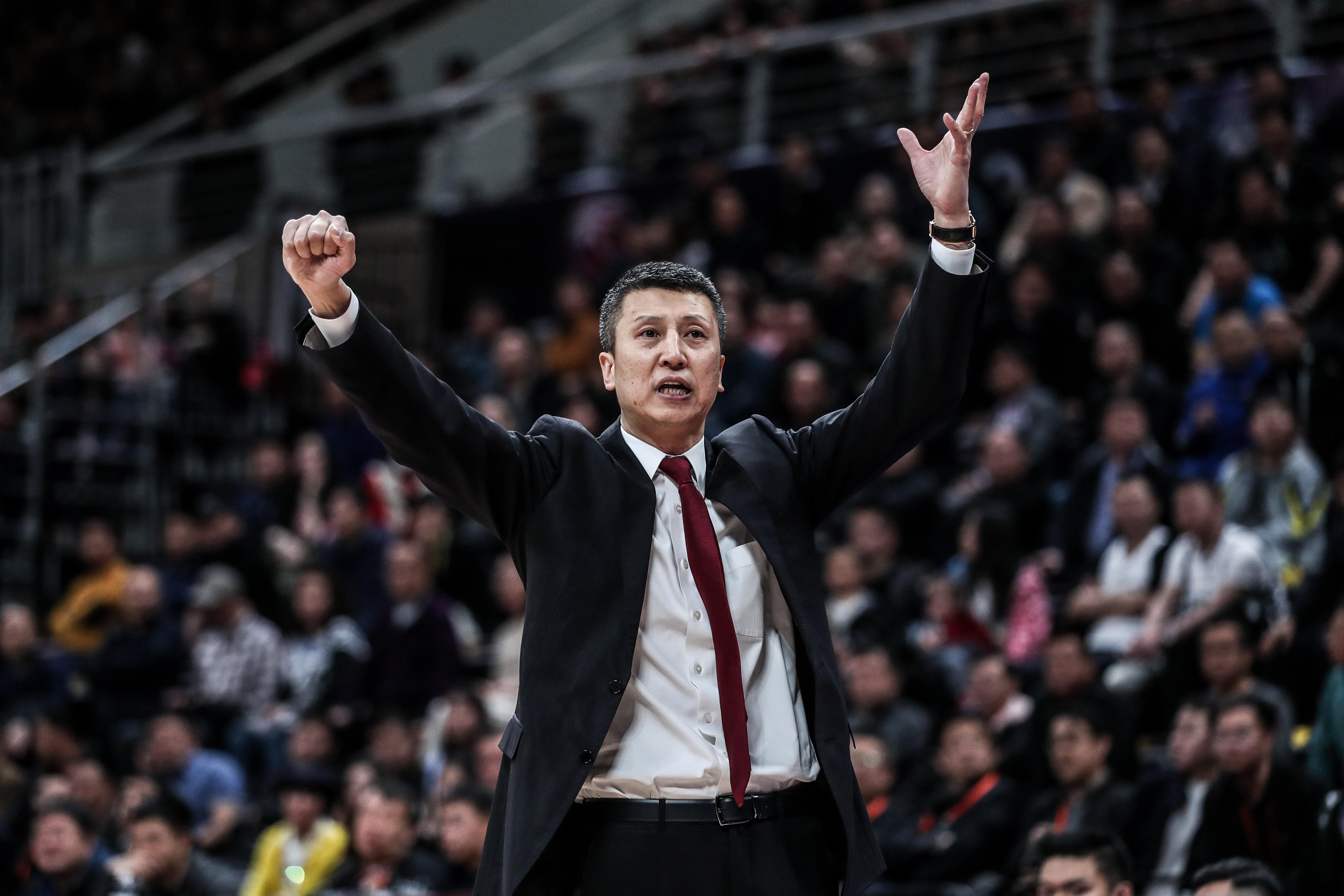 98年辽宁足球队主教练(辽宁男篮功勋主帅郭士强,十六年执教生涯,改变