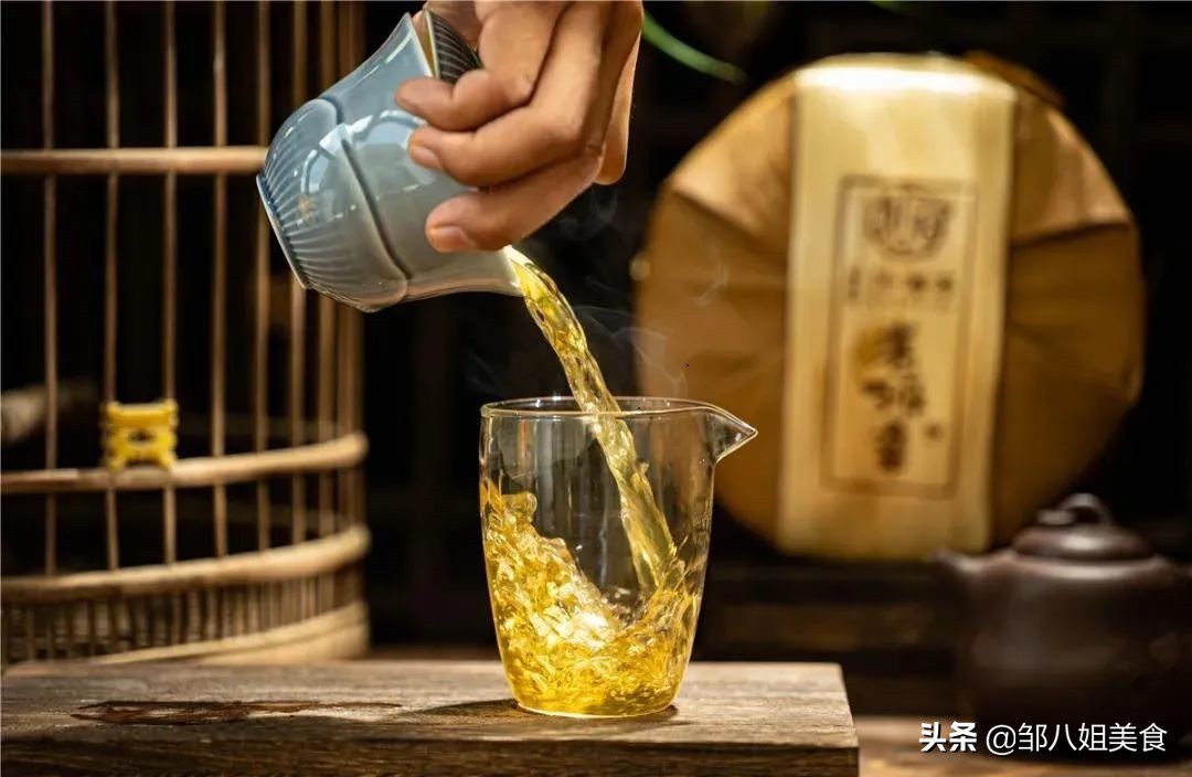 别盯着隔夜茶不放了！这3种茶喝多了等于在喝脏水，很多人喝错了