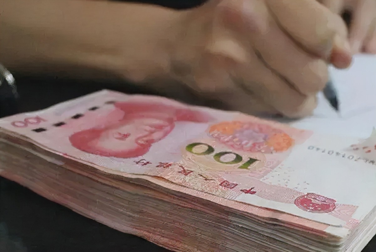 2017年，安徽一女会计贪污1158万，给男主播刷百万“钻石”