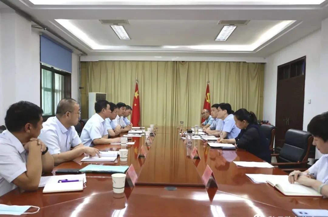 邯鄲魏縣縣長高巍與中國人壽邯鄲分公司負責人霍海峰一行座談