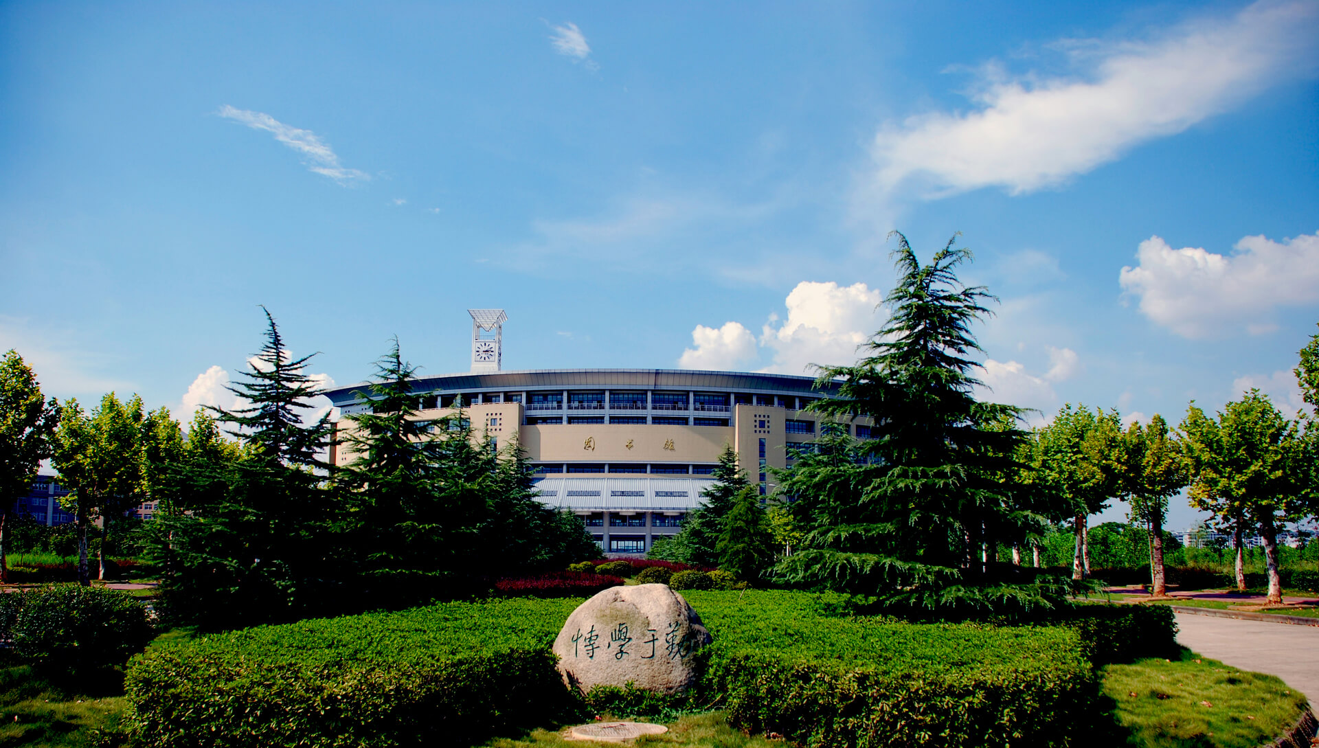 最低统考成绩220分左右文化成绩400分上下，超值捡漏武汉科技大学