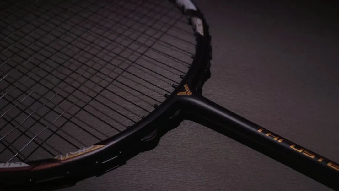 victor羽毛球拍怎么样（选对球拍，进攻才能更有威胁）