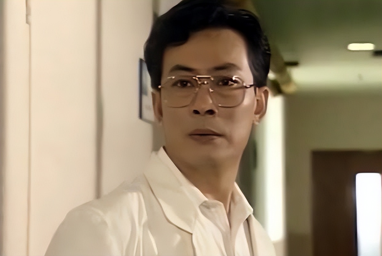 老戏骨王诗槐:离婚28年,带着患病儿子娶初恋,明星前妻现状如何