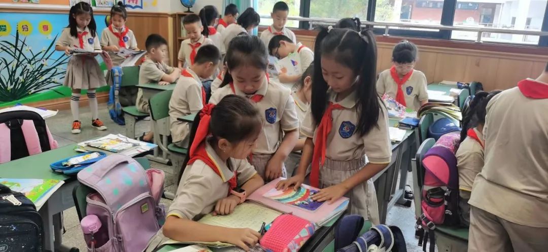 兰花喜阅读 书香润童年｜走进实验小学外国语学校书香班级3.1班