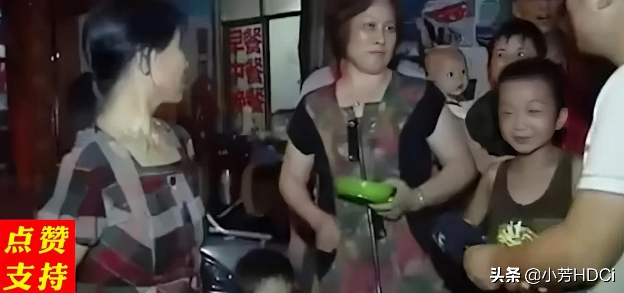 湖南女校长爱上残疾民工，被原配暴打都不放手，他到底有啥魅力