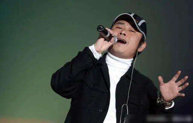 红得快，沉得也快，这8位“风光不再”的明星，如今有人露了原形