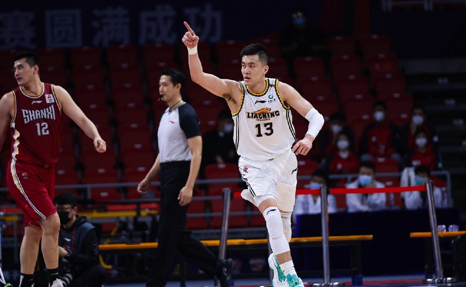 郭艾伦为什么不去打nba(郭艾伦为何不去NBA？亚洲第一控卫，这个名号是虚的吗？)