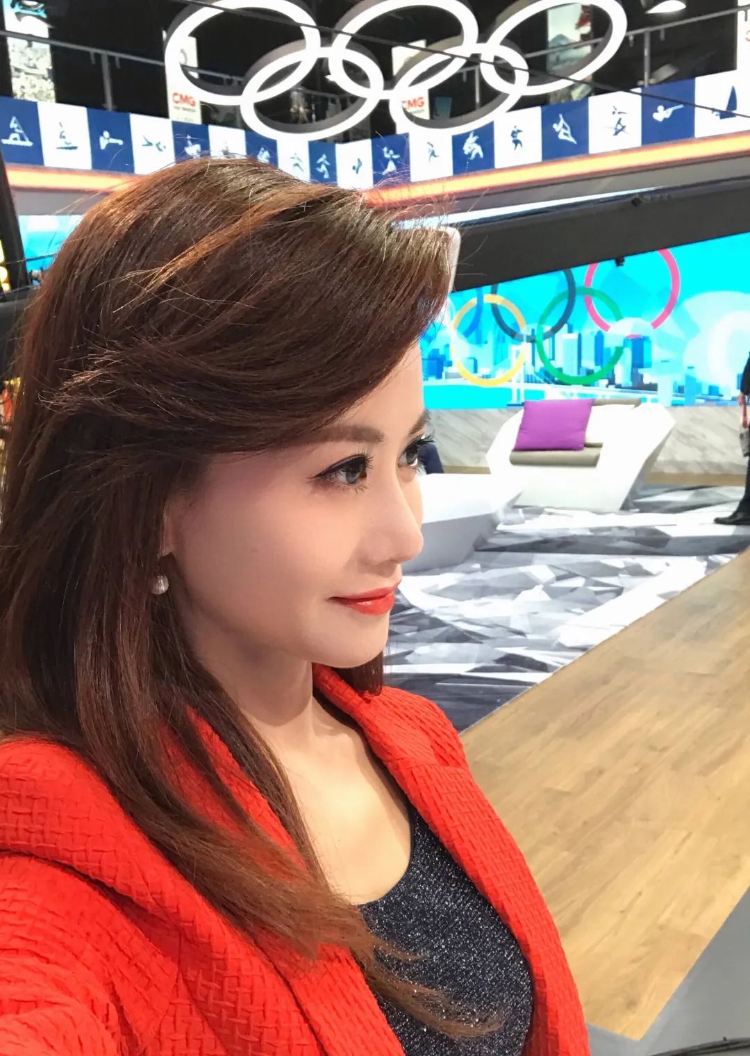 央视女解说(表扬了羽生结弦,观众却不买账,央视女主播陈滢的夸赞真的