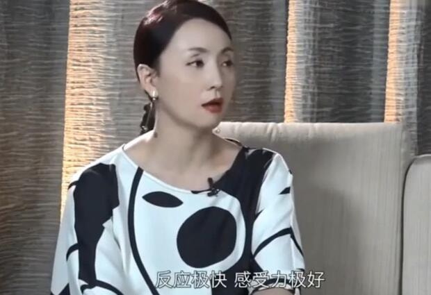 “姜泥”李庚希：读美国高中却考不上国内大学，还因抽烟引发争议