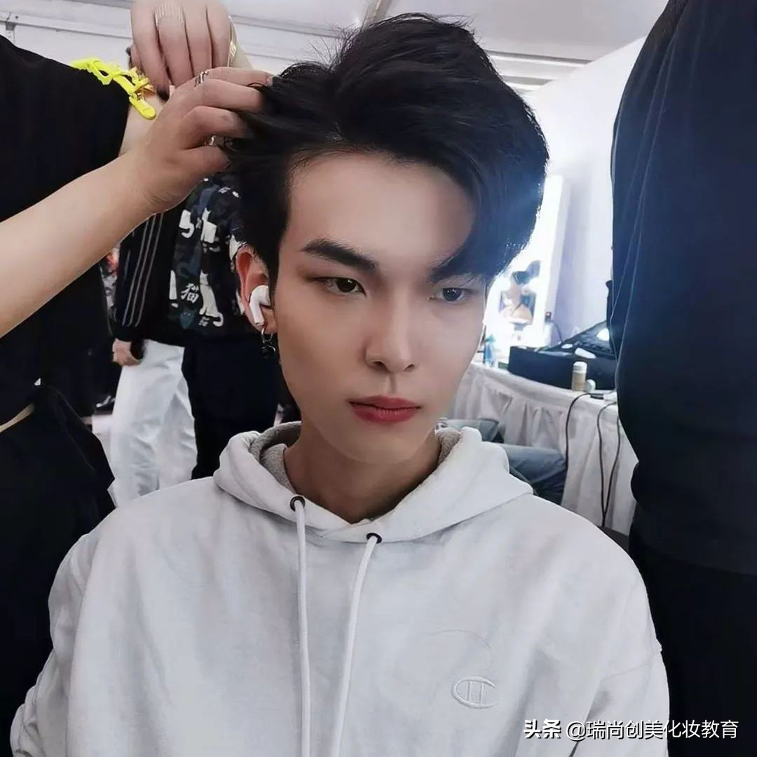 想学化妆犹豫不决？听听职业化妆师的自述