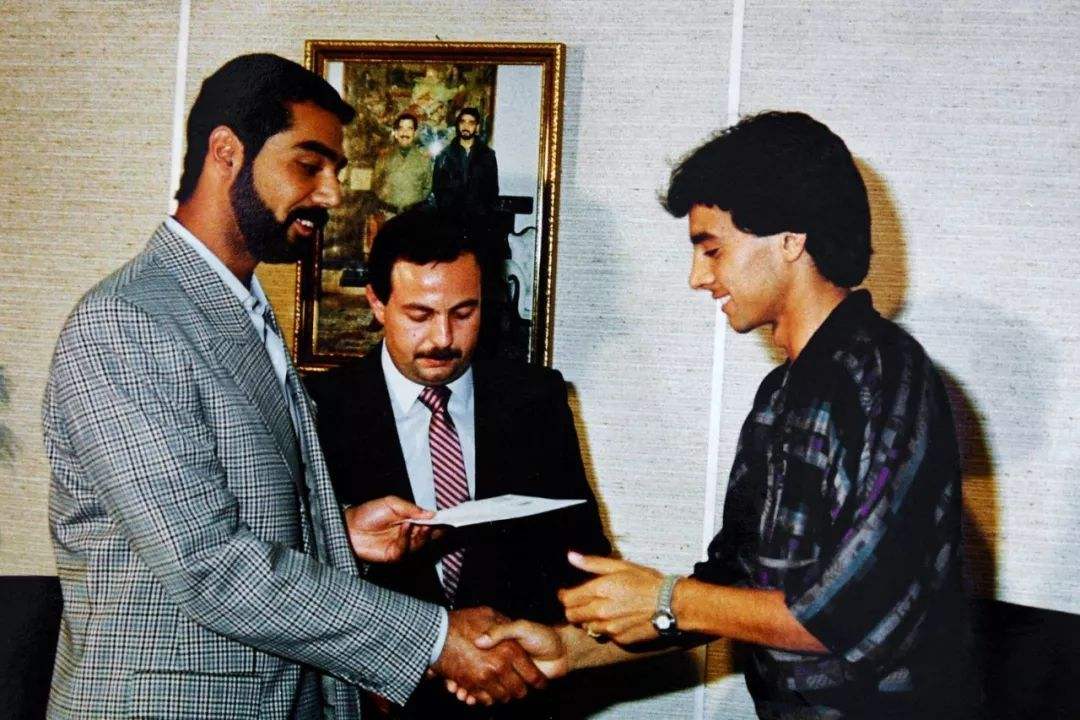 不过支持阿里的那帮人,建立了伊斯兰教什叶派,而侯赛因则被大家推举为